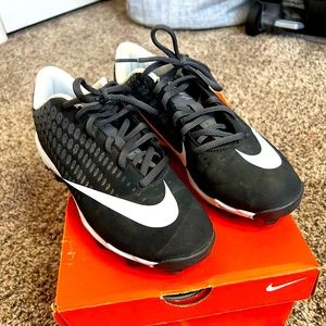 LIKE NEW Nike Youth Baseball/Softball Cleats - Size 5.5